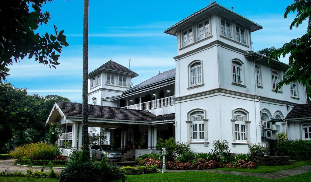 Manor House Hotel Embulpure Exterior photo