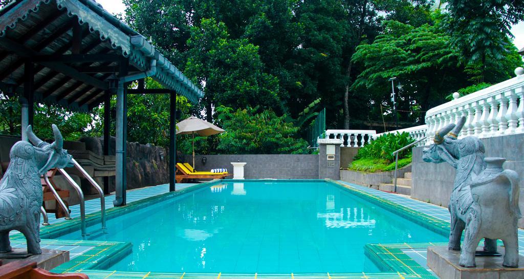 Manor House Hotel Embulpure Exterior photo