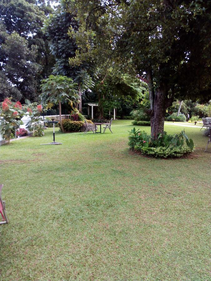 Manor House Hotel Embulpure Exterior photo