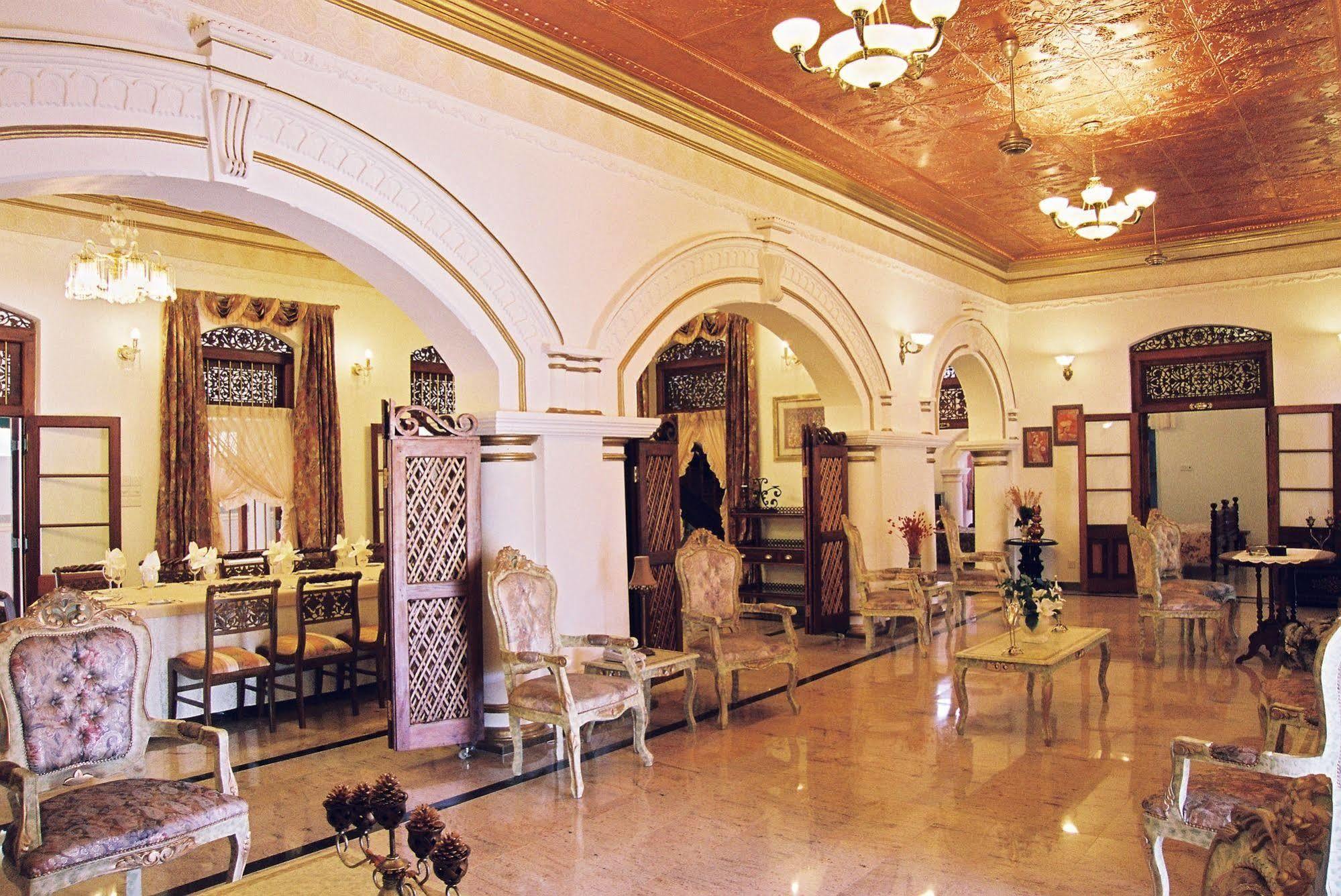 Manor House Hotel Embulpure Exterior photo