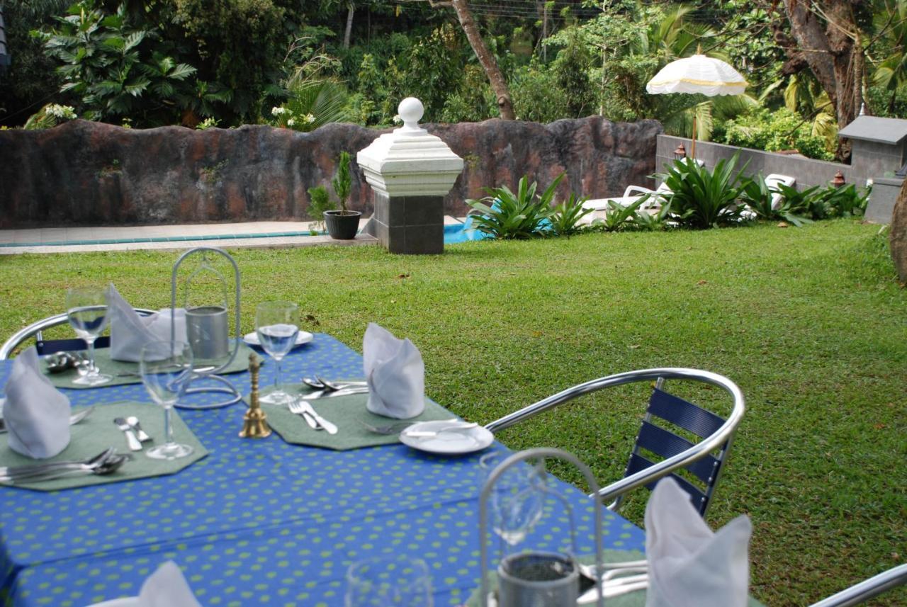 Manor House Hotel Embulpure Exterior photo