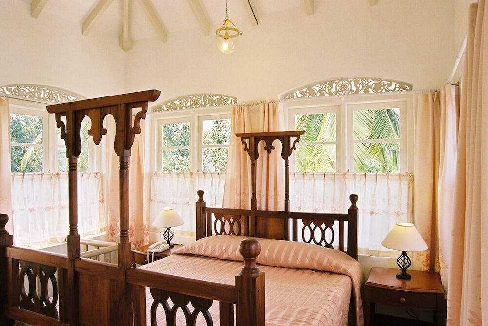 Manor House Hotel Embulpure Exterior photo